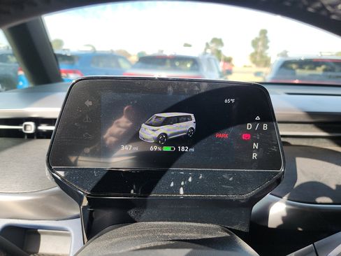 Used 2025 Volkswagen ID. Buzz Pro S image 17