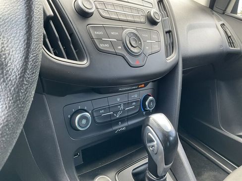 Used 2015 Ford Focus SE FWD image 17