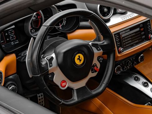 Used 2015 Ferrari California T RWD image 27