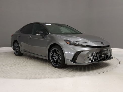 Used 2025 Toyota Camry XSE image 5