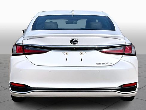 Used 2023 Lexus ES 300h w/ Premium Package image 4