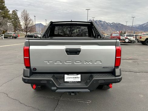 Used 2024 Toyota Tacoma Trailhunter image 4