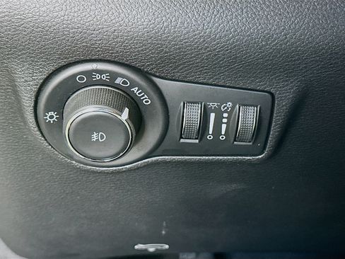 Used 2025 Jeep Compass Trailhawk AWD/4WD image 17