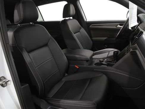 Certified 2021 Volkswagen Atlas Cross Sport SE w/ Panoramic Sunroof Package image 16