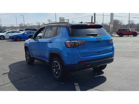 Used 2025 Jeep Compass Trailhawk image 6