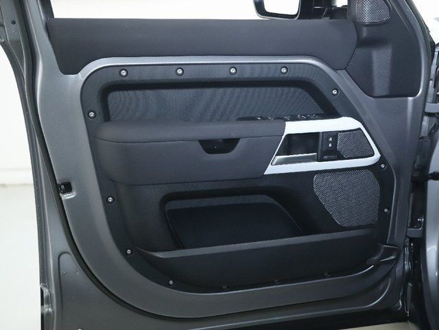 Used 2023 Land Rover Defender 110 SE AWD/4WD image 34
