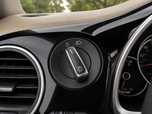 Used 2013 Volkswagen Beetle 2.5 FWD image 15