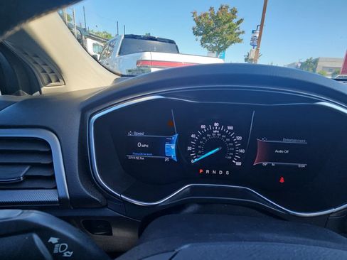Used 2017 Ford Fusion SE w/ Fusion SE Technology Package image 19