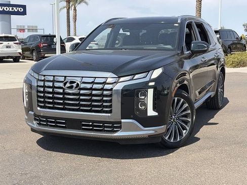 Used 2024 Hyundai Palisade Calligraphy AWD/4WD image 3