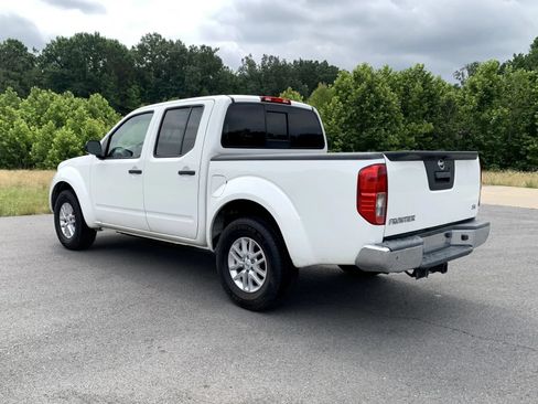 Used 2019 Nissan Frontier SV RWD image 5