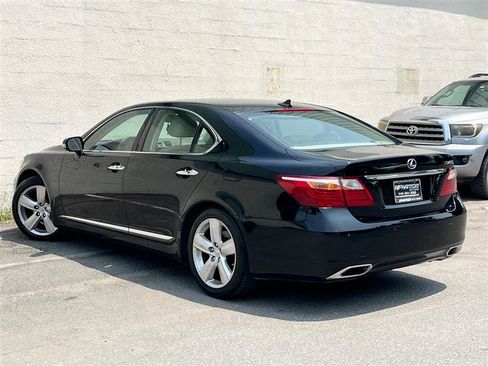 Used 2011 Lexus LS 460 w/ Comfort Pkg RWD image 7