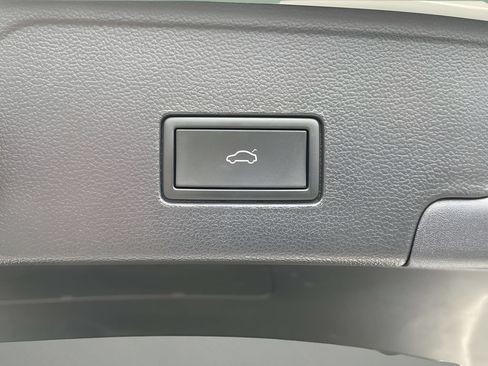 Used 2024 Volkswagen Atlas Cross Sport SEL AWD/4WD image 17