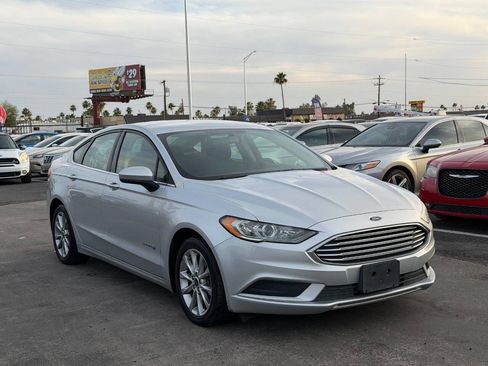 Used 2017 Ford Fusion SE FWD image 13
