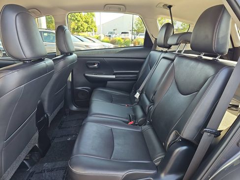 Used 2017 Toyota Prius V Four w/ Carpet Mat Package FWD image 13