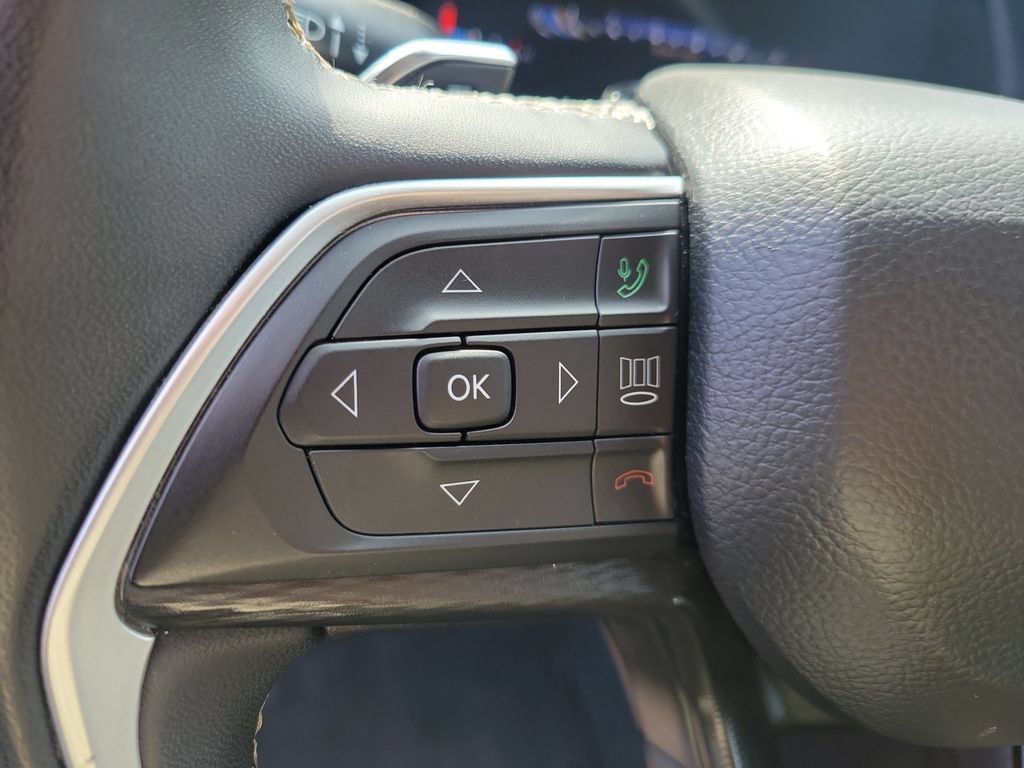 Used 2023 Jeep Grand Cherokee L Laredo AWD/4WD image 25