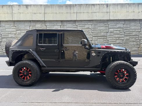 Used 2013 Jeep Wrangler Unlimited Sahara w/ Mopar Chrome Edition Group AWD/4WD image 6