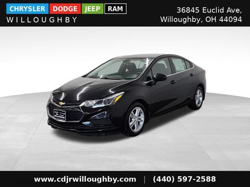 Used 2018 Chevrolet Cruze LT FWD image 1
