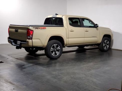 Used 2018 Toyota Tacoma TRD Sport w/ Technology Package image 28