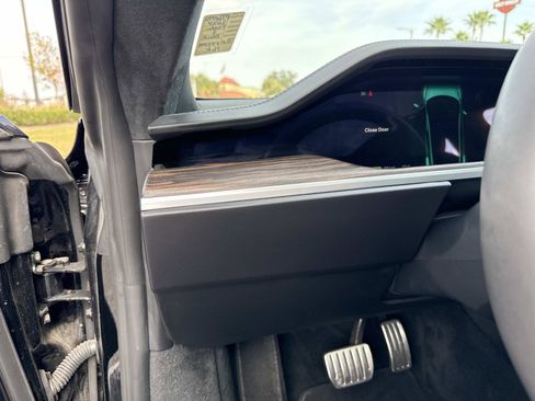 Used 2024 Tesla Model S image 30