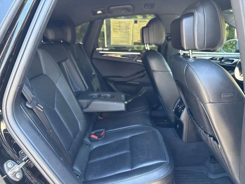 Used 2018 Porsche Macan AWD/4WD image 27