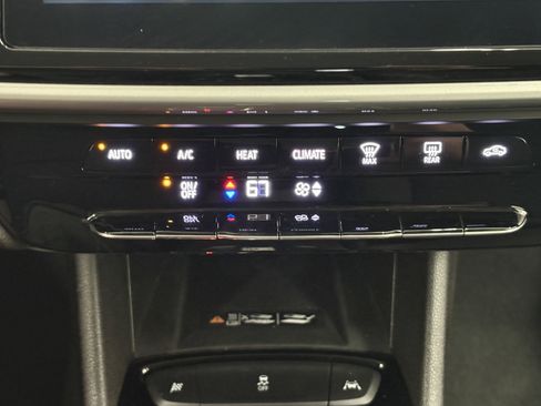 Used 2023 Chevrolet Bolt EUV LT image 16