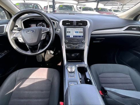 Used 2020 Ford Fusion SE image 16