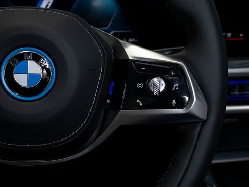 Used 2025 BMW i7 eDrive50 w/ Premium Package image 27