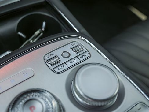 Used 2025 Genesis G90 3.5T image 22