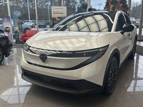 New 2026 Nissan Leaf Platinum+ w/ Cargo Package (Platinum+) image 1