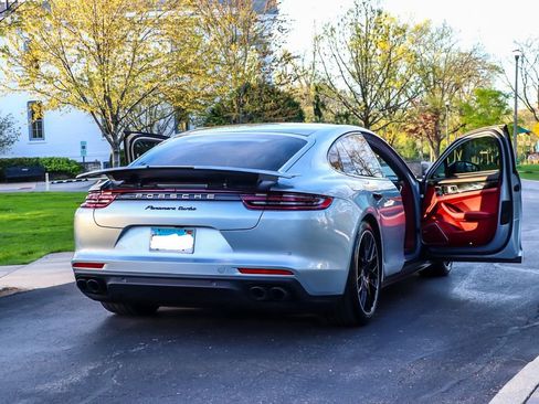 Used 2017 Porsche Panamera Turbo image 6