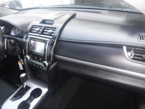 Used 2013 Toyota Camry SE FWD image 10