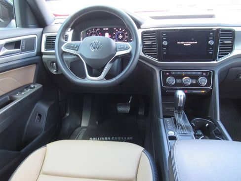 Used 2022 Volkswagen Atlas Cross Sport SE FWD image 12