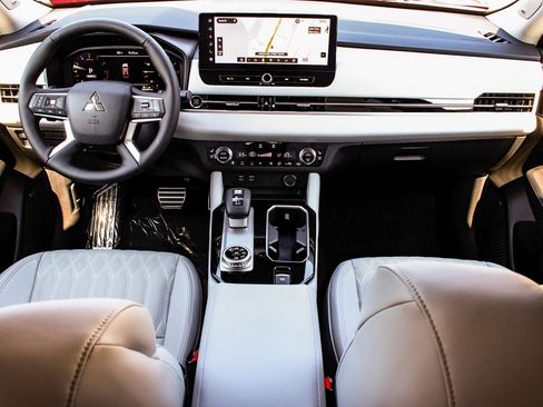 New 2025 Mitsubishi Outlander SEL image 38