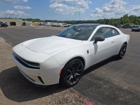 Used 2025 Dodge Charger Daytona Scat Pack w/ Plus Group AWD/4WD image 4