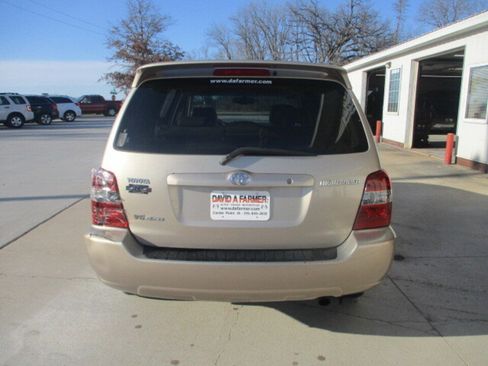 Used 2005 Toyota Highlander 4WD V6 w/ 3rd Row image 15
