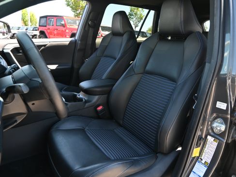 Used 2022 Toyota RAV4 XSE AWD/4WD image 16