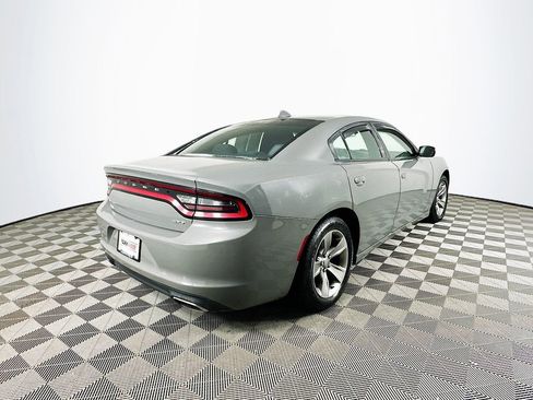 Used 2017 Dodge Charger SXT image 10
