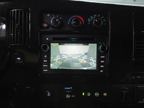 Used 2018 GMC Savana 2500 Extended w/ Enhanced Convenience Package RWD image 30