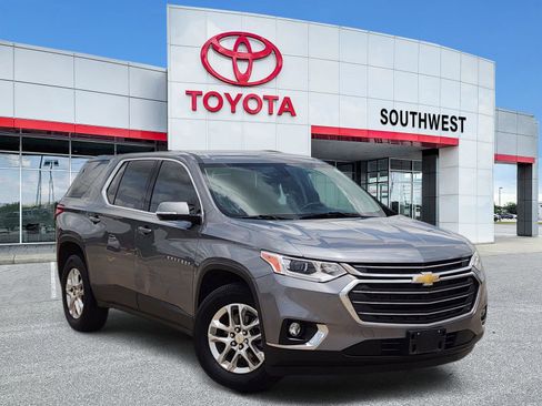 Used 2020 Chevrolet Traverse LT FWD image 1