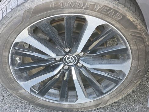 Used 2021 Toyota Highlander XSE image 32