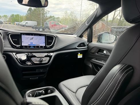 New 2026 Chrysler Pacifica Select FWD image 44