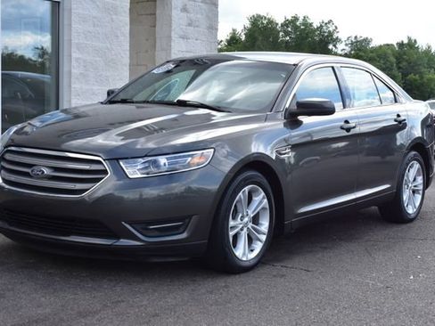 Used 2017 Ford Taurus SEL FWD image 16