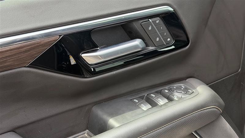 Used 2026 Chevrolet Suburban Premier RWD image 21