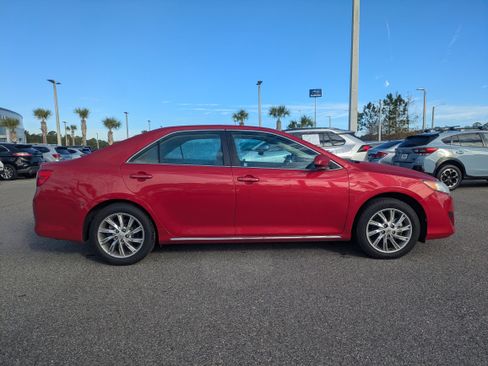 Used 2012 Toyota Camry SE image 3