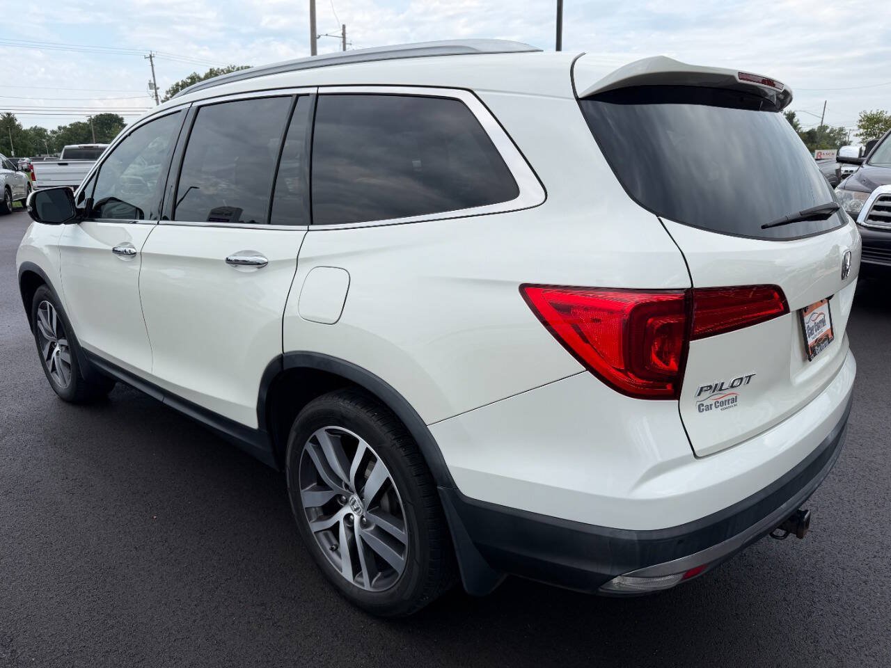 Used 2016 Honda Pilot Touring image 3