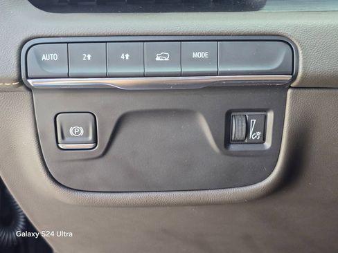 Used 2024 Cadillac Escalade Premium Luxury image 28