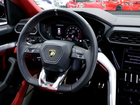 Used 2022 Lamborghini Urus AWD/4WD image 32