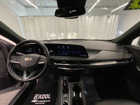 Used 2025 Cadillac XT4 Premium Luxury image 14