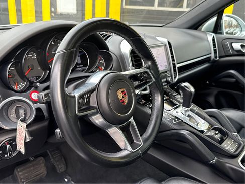 Used 2017 Porsche Cayenne Platinum Edition image 16