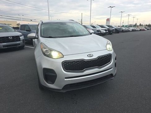 Used 2018 Kia Sportage LX w/ LX Popular Package image 3